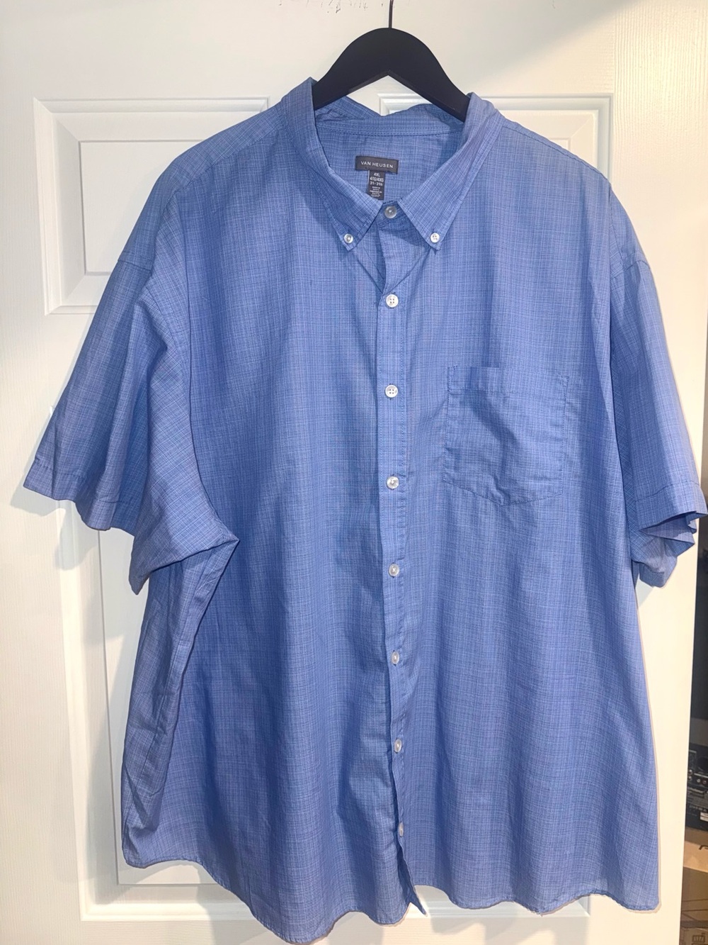 Van Heusen Men’s Blue Short-Sleeve Button-Down Shirt